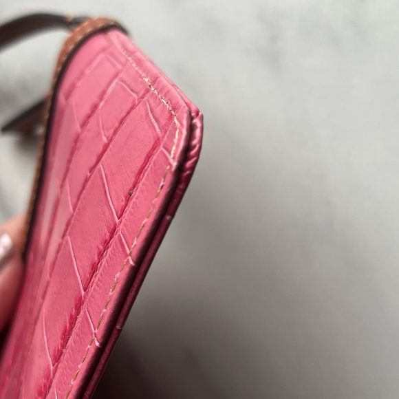 EUC Dooney & Bourke Pink Croc Embossed Slim Wristlet Clutch Purse - Picture 10 of 16